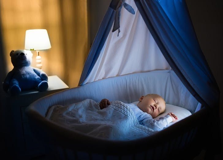 6 sai lầm thường gặp khi dỗ trẻ khóc đêm và cách khắc phục