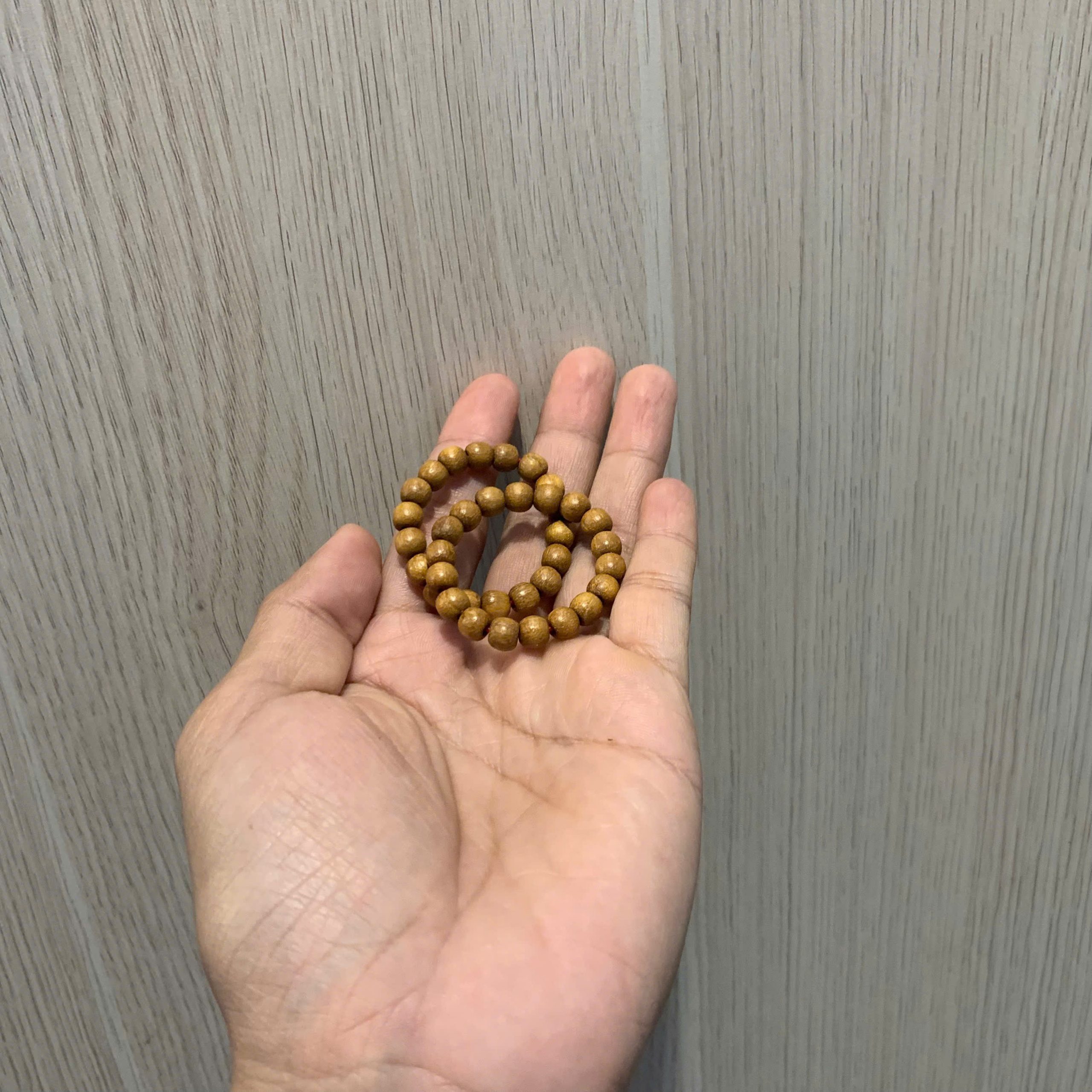 Vòng dâu tằm thật và giả - 5 cách phân biệt chính xác nhất