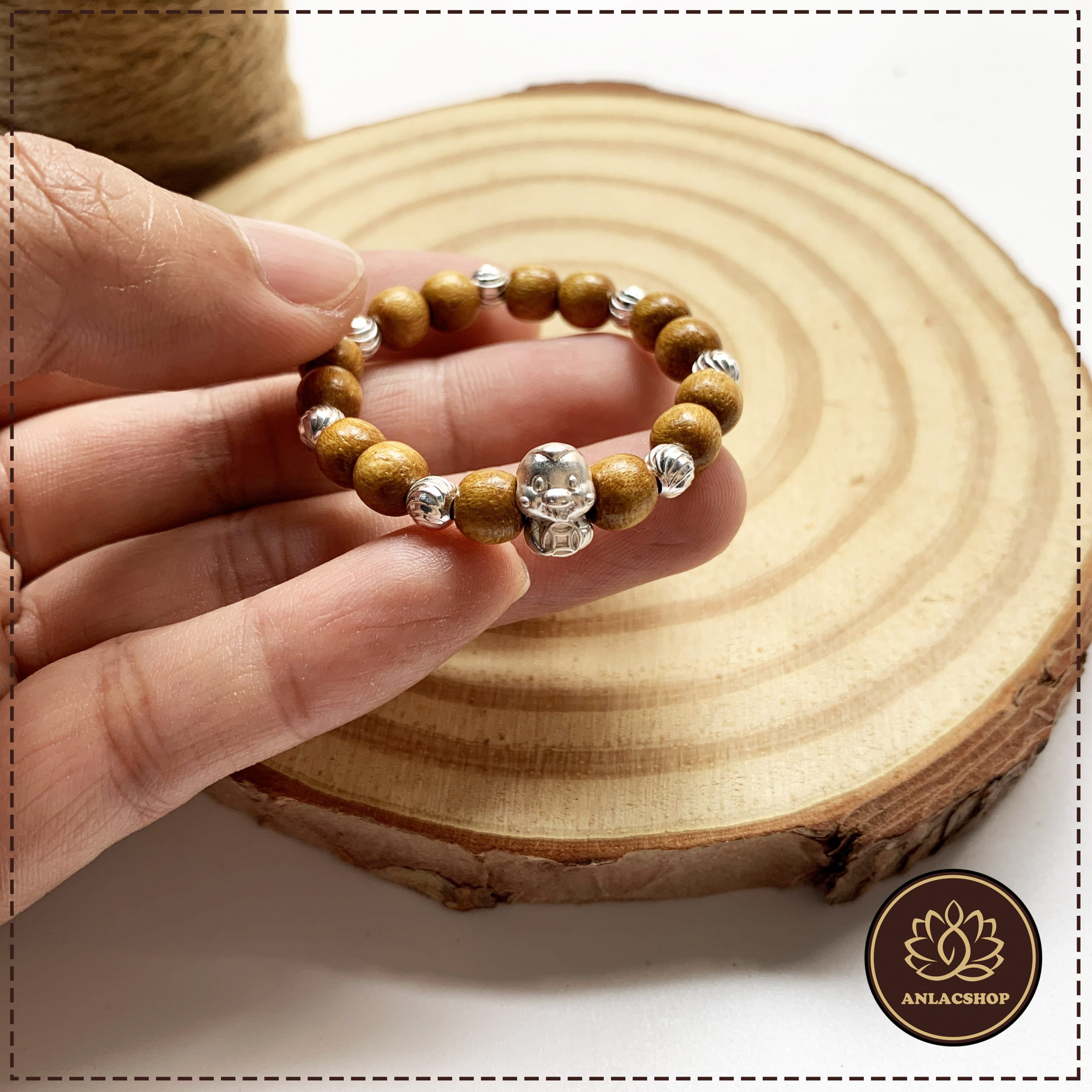 Vòng dâu tằm có làm mất sữa mẹ không? Giải đáp theo góc nhìn y khoa và dân gian