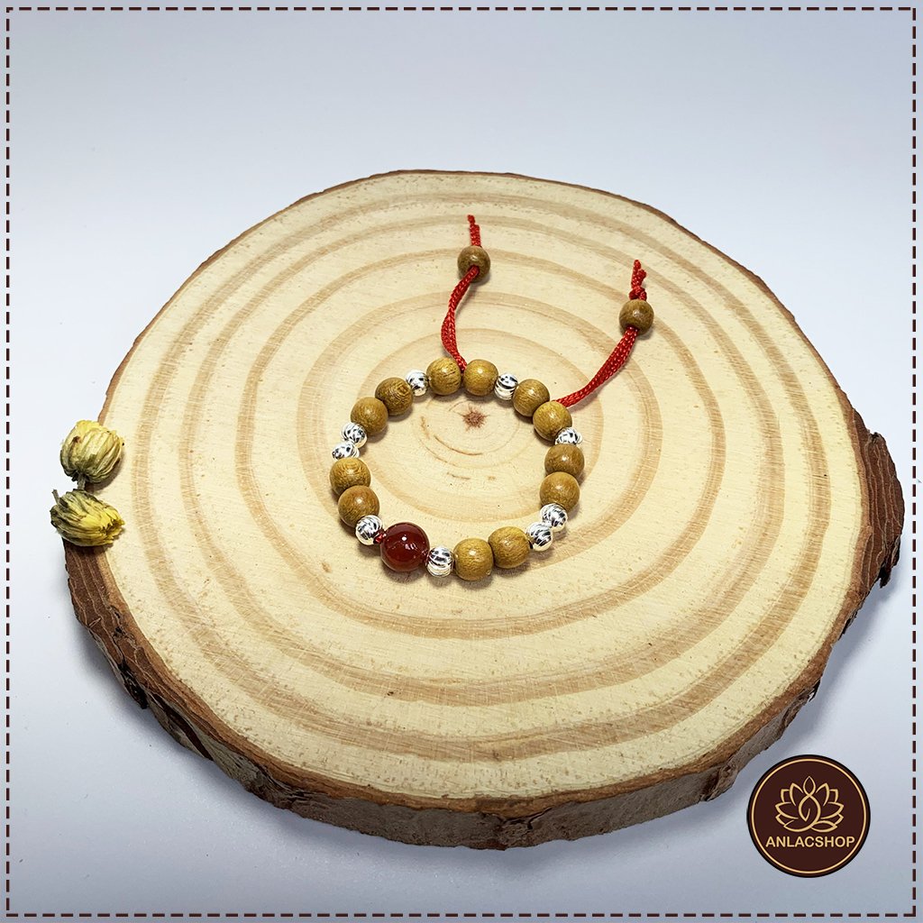 Đeo vòng dâu tằm khi ngủ: Bí quyết mang lại giấc ngủ bình an và sâu giấc