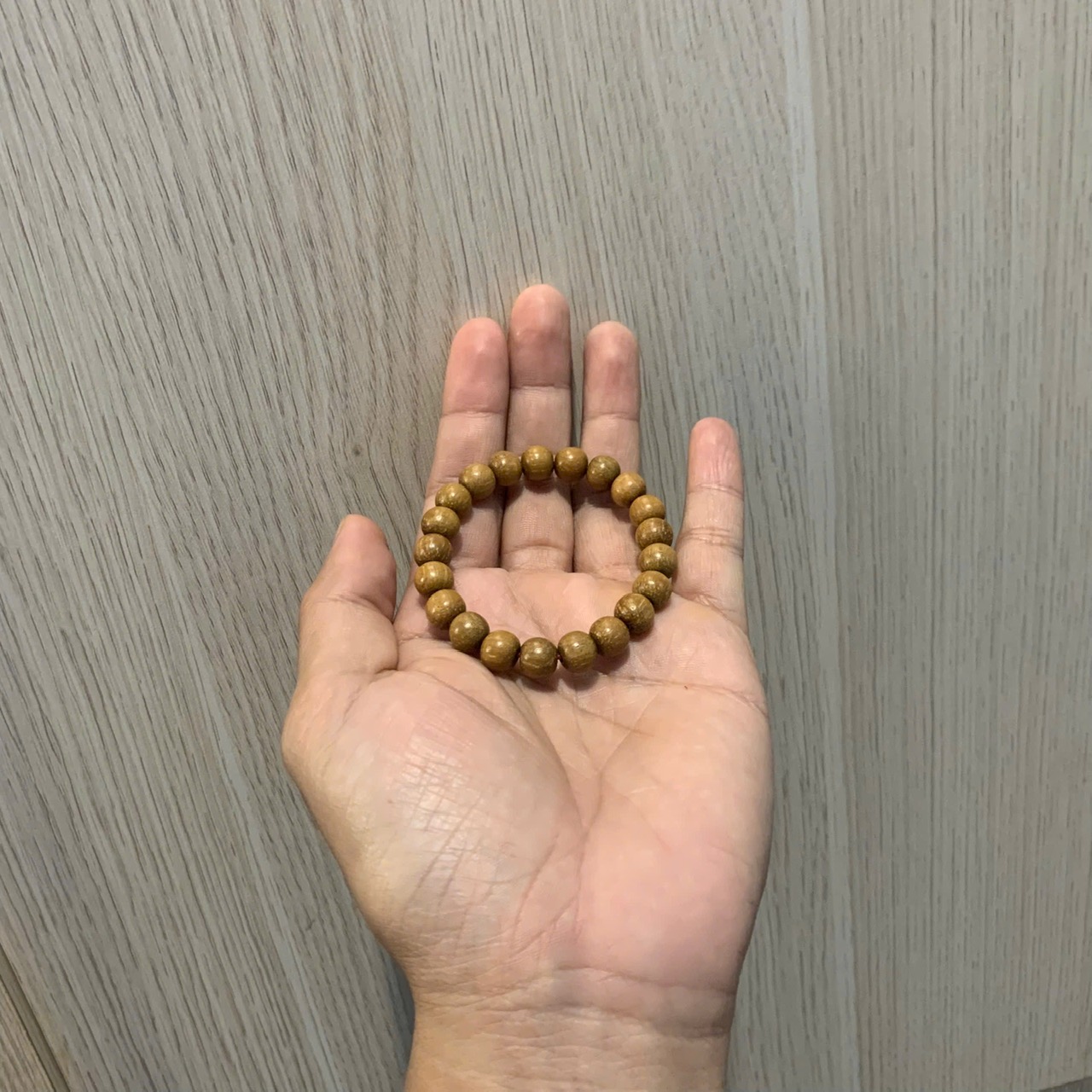 Đeo vòng dâu tằm khi ngủ: Bí quyết mang lại giấc ngủ bình an và sâu giấc