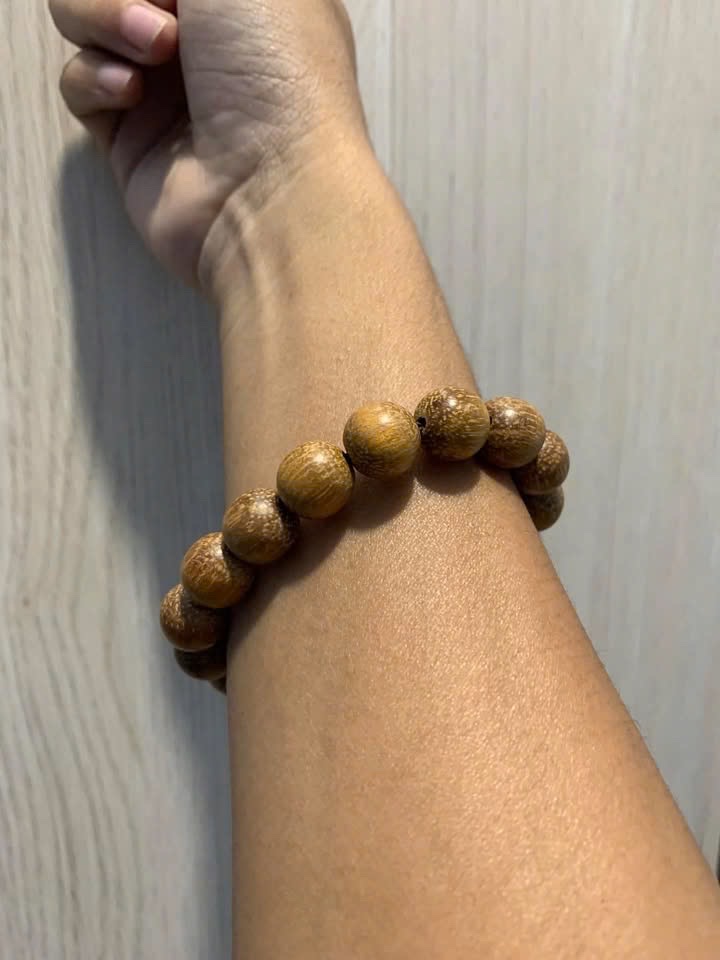 Vòng dâu tằm có tác dụng gì với người yếu bóng vía?