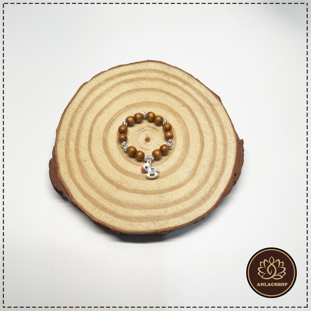 Giải mã ý nghĩa biểu tượng con giáp Ngọ trong vòng dâu tằm